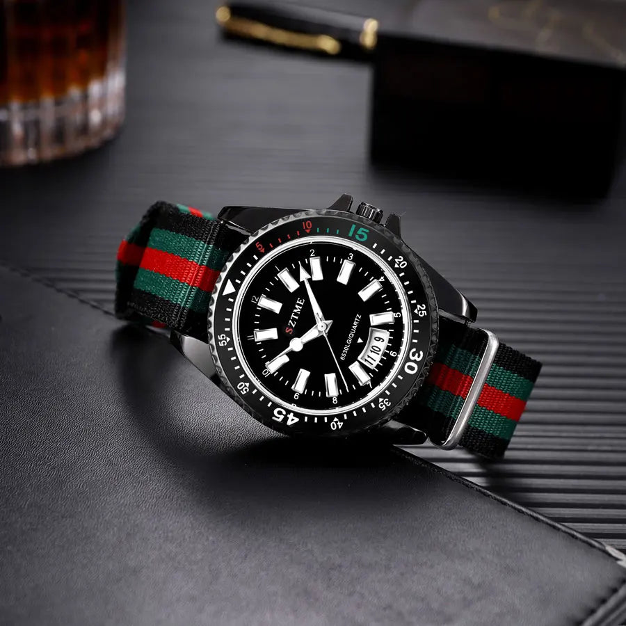 New fashionable men's nylon strap calendar watch, luxurious
